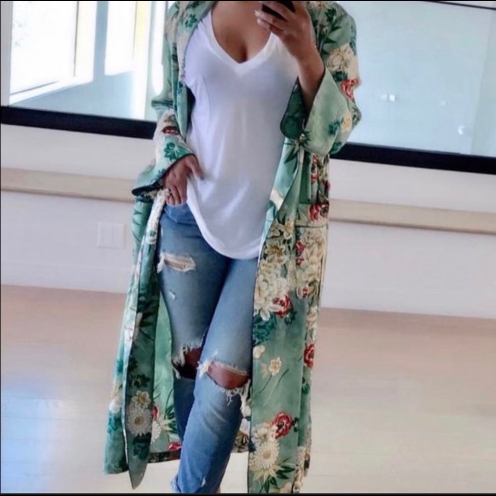 BLOGGERS FAV ZARA FLORAL BELTED GREEN KIMONO - Picture 7 of 9